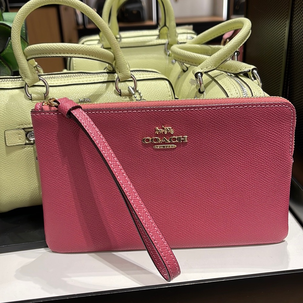 Coach Large Corner Zip Wristlet
IM/Rouge
